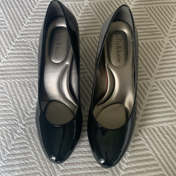 Kelly & Katie Dorotha Black Patent Leather pumps size 7.5 - Picture 2 of 10